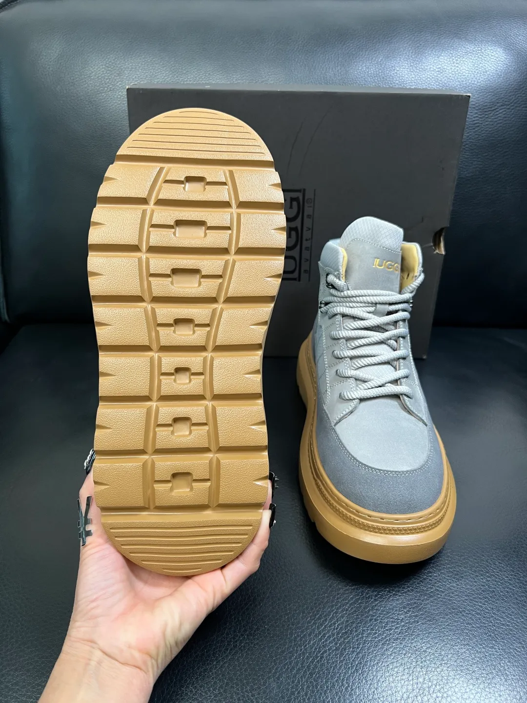 Men's men's shoes 💰740 UGG High-quality top crafts. Original configuration is available at the counter simultaneously. Original cowhide fabric imported from Italy, high-quality splicing technology, fully imported lambswool lining. Sole: Original sole is specially provided by the original factory and is super comfortable. Original factory and single goods are welcome to compare. Size 39-44